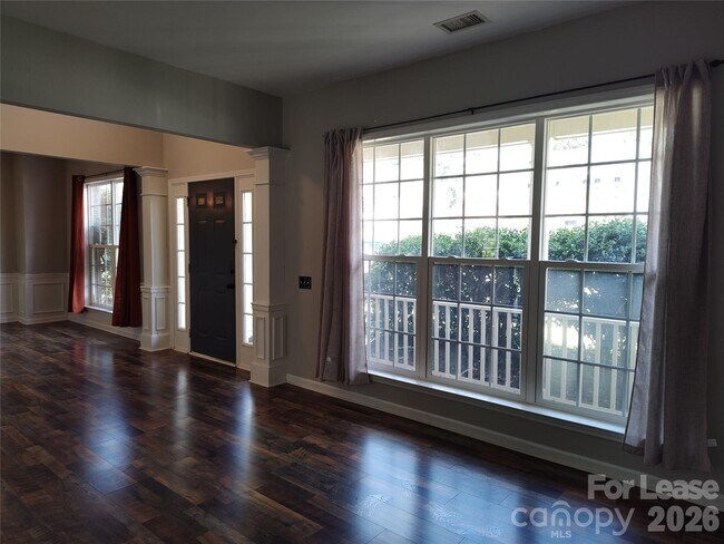 Building Photo - 4018 Manor House Dr