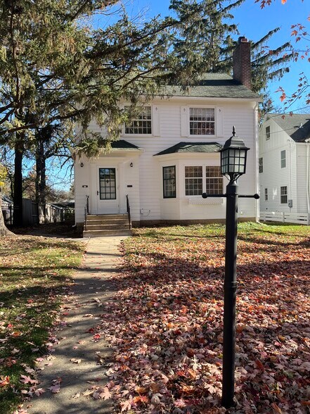 Primary Photo - 934 8th Ave SW