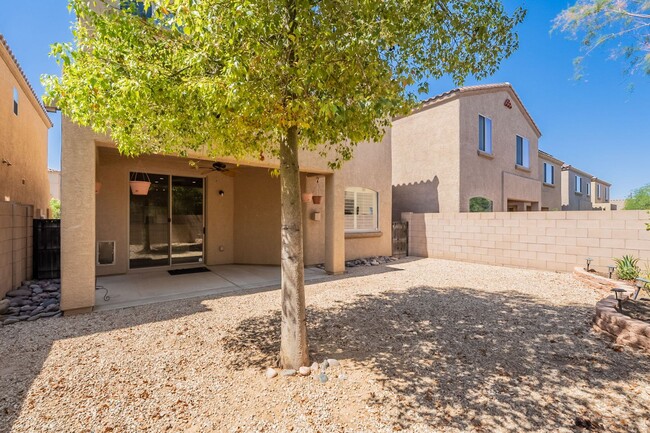 Building Photo - Bright, Spacious Riverside Crossing Retrea...