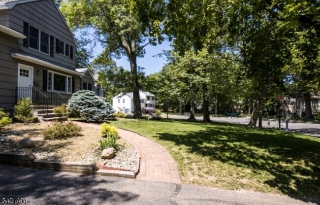 Building Photo - 4 Rumson Rd