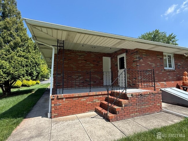 Building Photo - 849 New Dover Rd