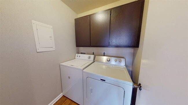 Building Photo - 2807 Longmire Dr