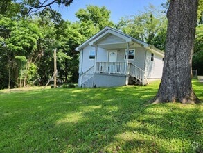 Building Photo - COMING SOON - 2 bedroom 1 bath fully updat...