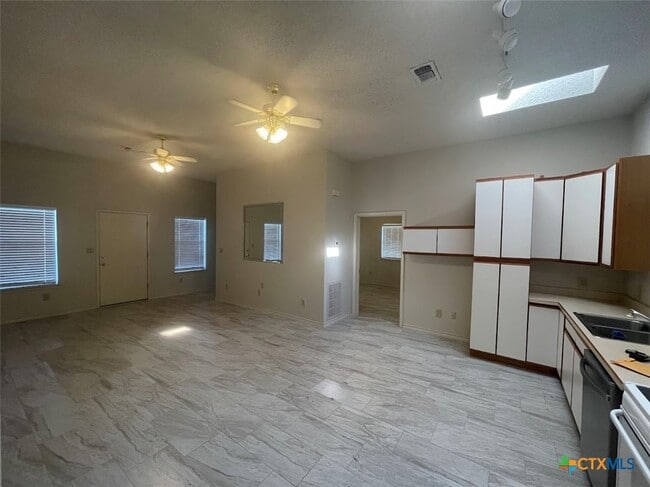 Building Photo - 1375 Canyon Trce