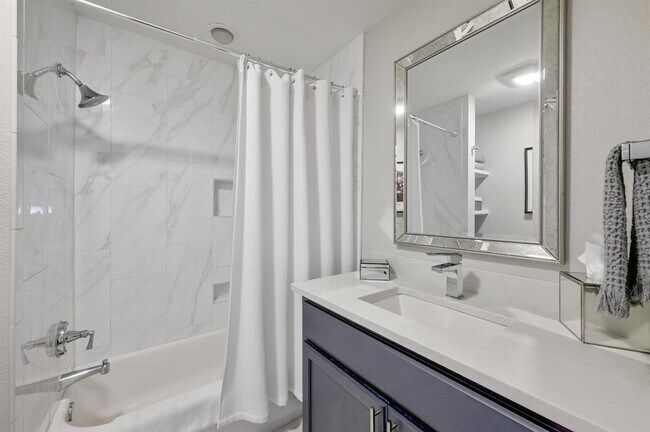 Building Photo - 4002 Ridgeline Dr