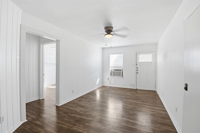 Building Photo - 5010 Ennis St