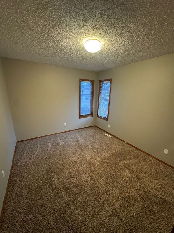 Building Photo - 296 Streamside Ct