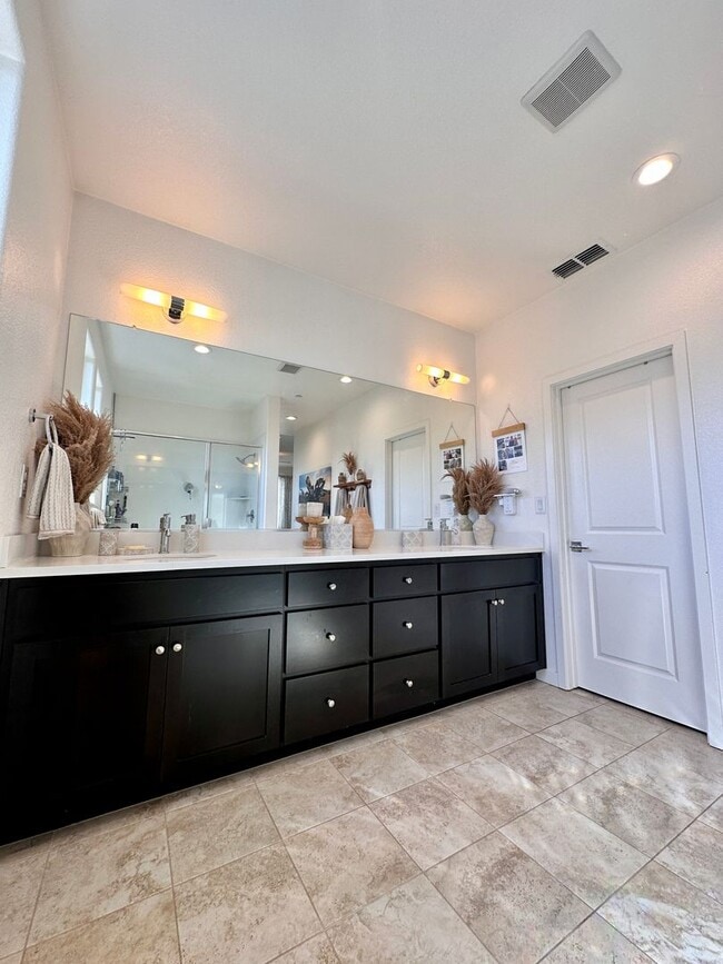 Building Photo - North Natomas Home