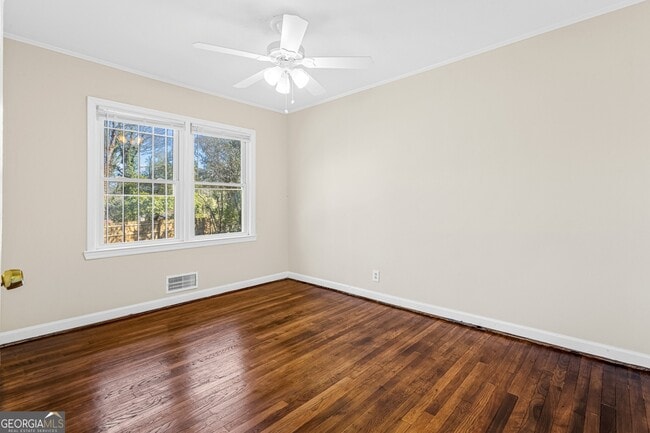 Building Photo - 1406 Columbia Dr