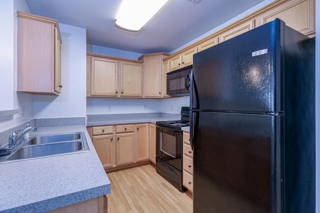 Building Photo - Cozy Greensboro 2 Bedroom 2 Bathroom Condo