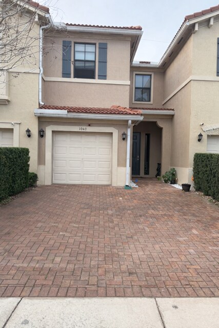 Building Photo - 1040 NW 33rd Ct