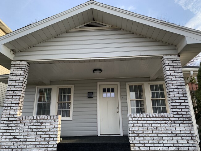 Building Photo - 526 Holmes Ave