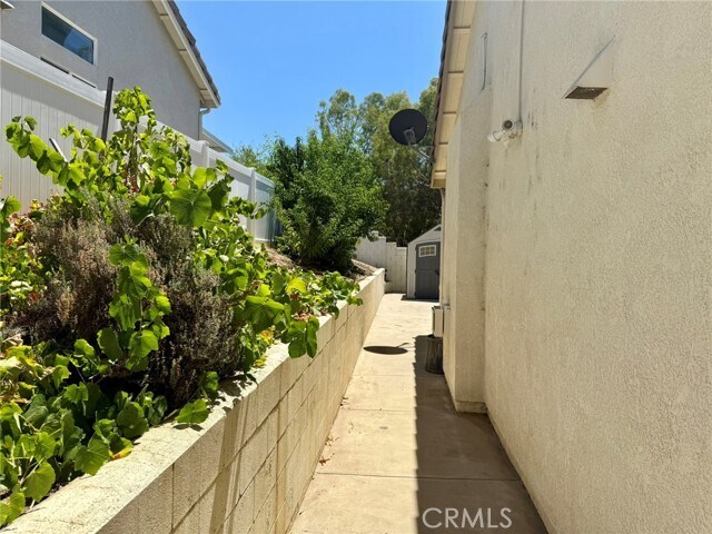 Building Photo - 39623 Bonaire Way