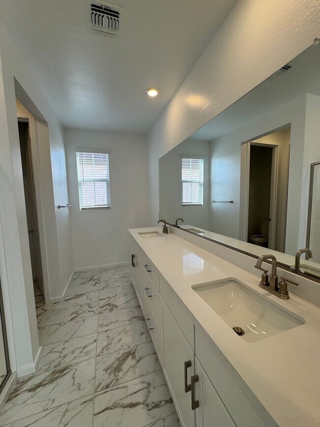 Building Photo - 3 BEDROOM NEW BUILD IN NORTERRA UNION PARK