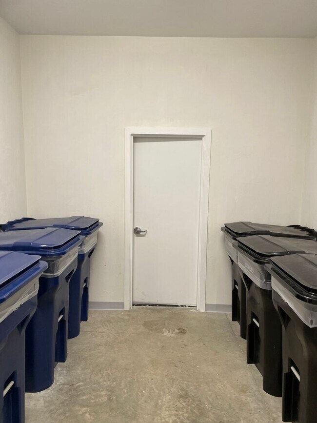 Building Photo - Jamaica Plain 2 bedroom w/garage parking a...