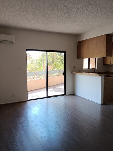 Building Photo - 10965 Fruitland Dr