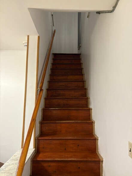 Building Photo - 2855 Winton St