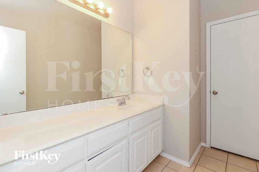 Building Photo - 500 Stone Crossing Ln