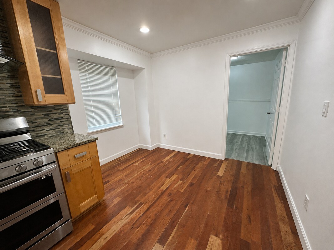 Building Photo - 3305 Newcastle Way SW
