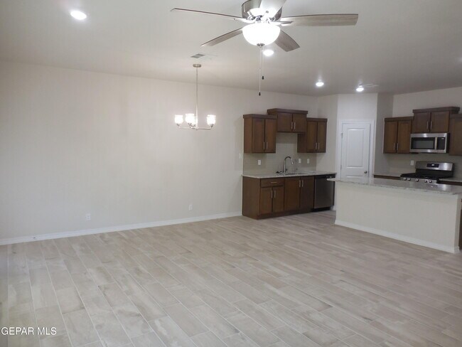 Building Photo - 561 Oakmont