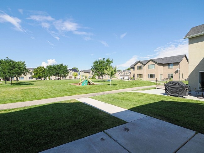 Building Photo - Beautiful 3-Bed, 2-Bath Townhome in Americ...