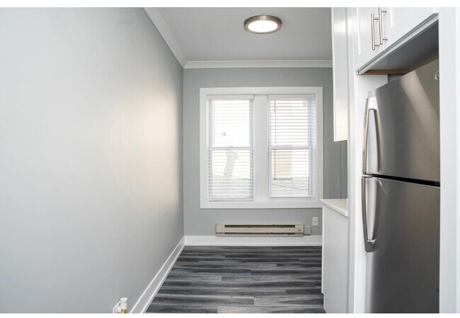 Building Photo - 3821 N Greenview Ave