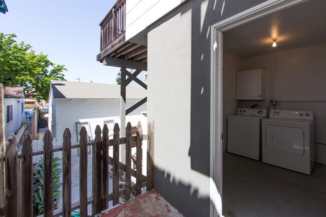 Building Photo - 502 Poinsettia Ave