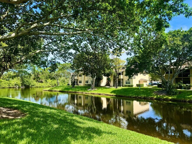 Building Photo - 640 Cypress Club Way