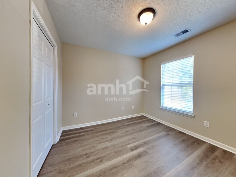 Building Photo - 224 Bainsbury Ln