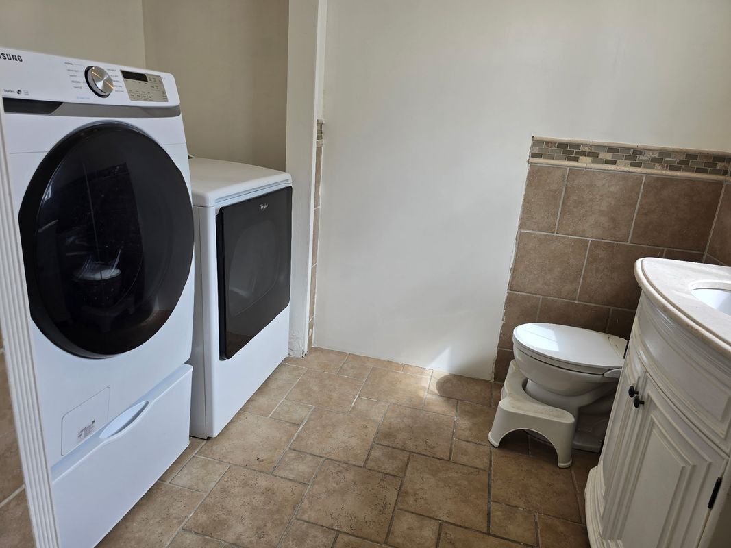 Building Photo - 19 Shamrock Ln