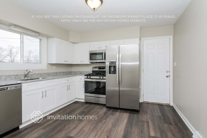 Building Photo - 8732 Oak Park Ave