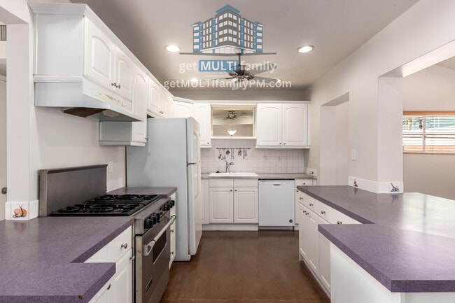 Building Photo - 2618 E Pierson St