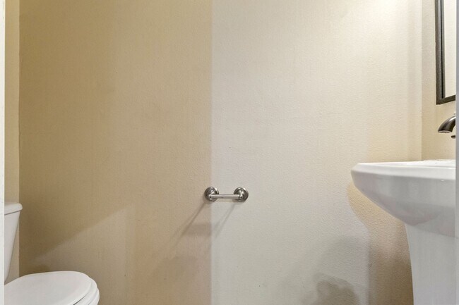 Building Photo - 3 Bed/2.5 Bath/2 Car Garage off Bass Blvd. in Harlingen