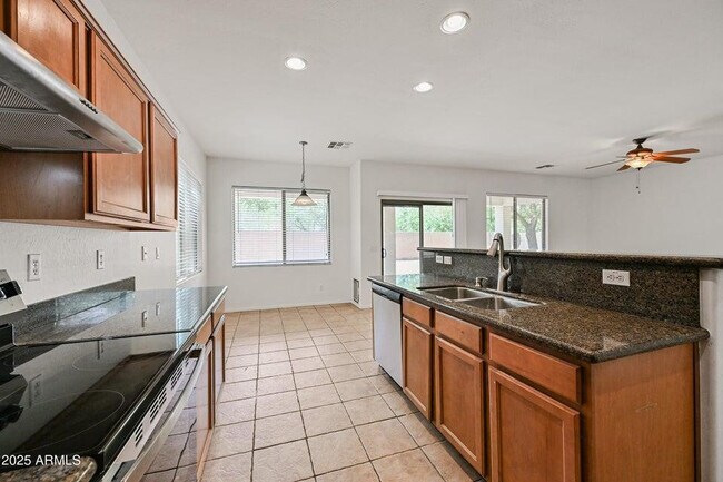 Building Photo - 3852 S Eucalyptus Pl