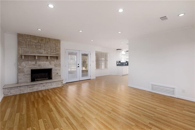 Building Photo - 8706 Primrose Ln