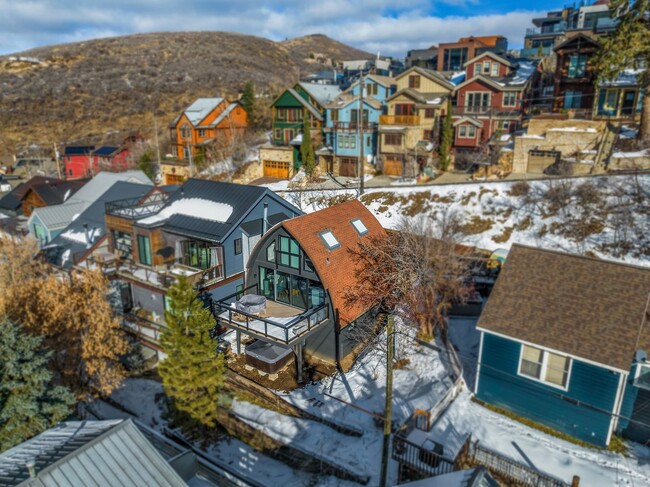 Building Photo - Charming A Frame Chalet in Old Town