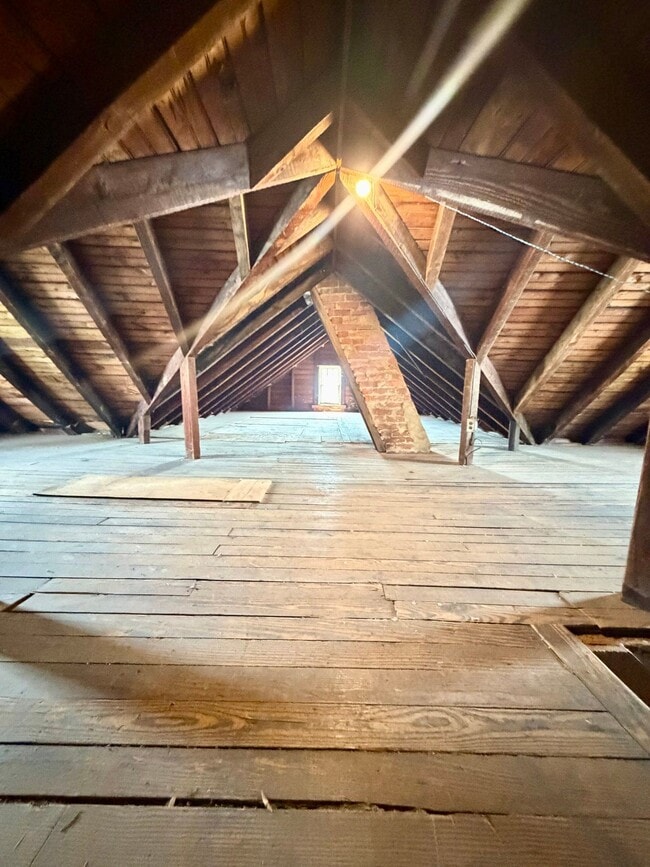 Building Photo - 37 N Kinzer Rd