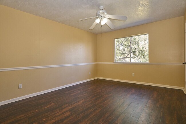 Building Photo - 219 Fort Sumter Ct