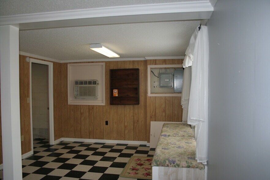 Building Photo - 3695 Weyland Dr