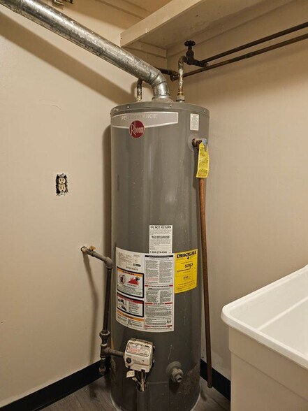 Building Photo - 29936 Utica Rd