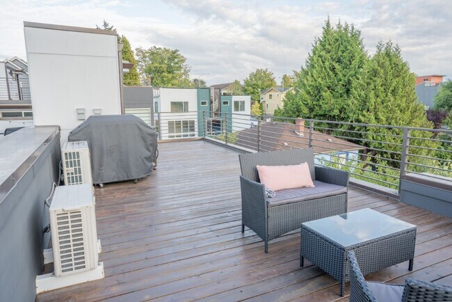 Building Photo - 3Bd/3.25Ba Seattle