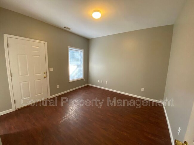 Building Photo - 17 Annacey Pl
