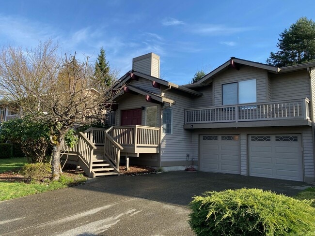 Building Photo - Fantastic Fairwood Home - Impressive interiors and lots of space