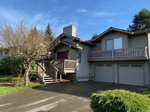 Building Photo - Fantastic Fairwood Home - Impressive interiors and lots of space