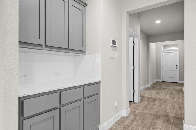 Building Photo - 825 Blackhorse Trl