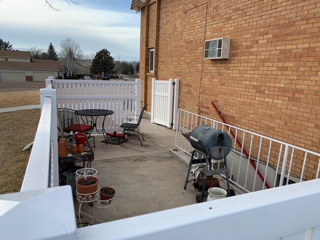 Building Photo - This is a MUST SEE 1 Bedroom, 2 Bath apartment in Loveland