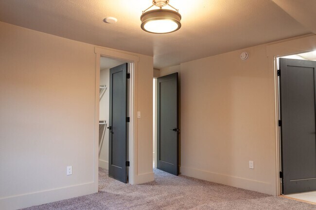 Building Photo - 3br/2bath Custom Remodeled Home Near Okemo