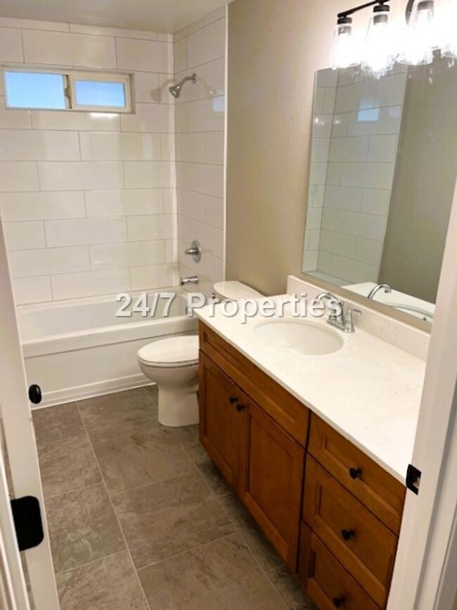 Building Photo - Fully Remodeled - 3BD I 2BA NE PDX HOME