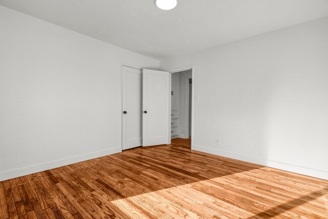 Building Photo - NEWLY RENOVATED 1 BED/1 BATH WITH FENCED BACKYARD