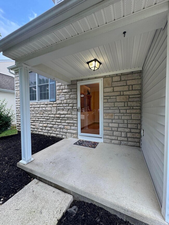 Building Photo - 8577 Clover Glade Dr